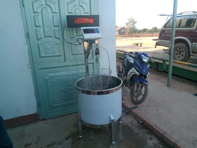 cân điểm bột